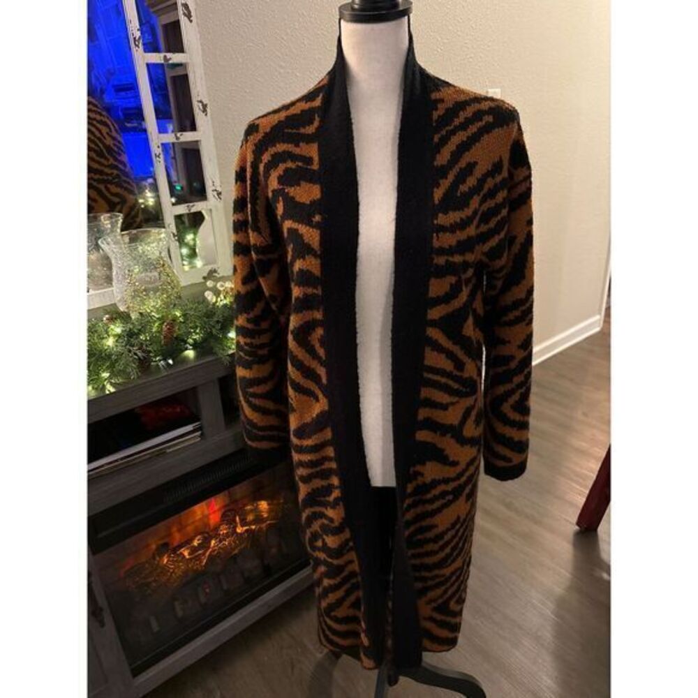 Wednesday's Girl women's size small sweater tiger stripe animal‎ print